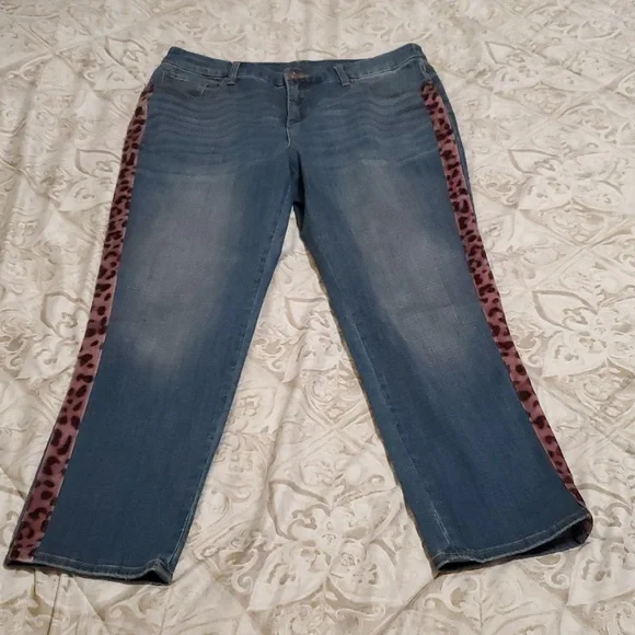 Chico's So Slimming Girlfriend Slim Leg Ankle Animal Print Trim Size 12R Jeans - Picture 6 of 14